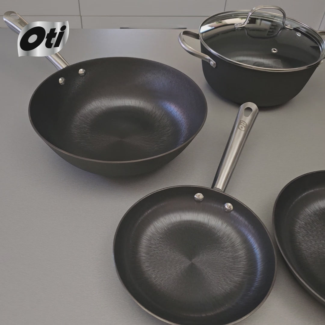 Oti pure lightweight cast iron wok